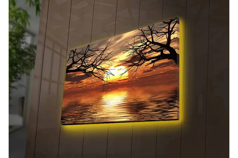 Canvas-taulu LED-valaistuksella - Auringonlasku peilimäisten vesipintojen yllä puiden oksien siluettein - Kulta / Oranssi / Musta - Sisustustuotteet - Taulu & taide - Canvas-taulu