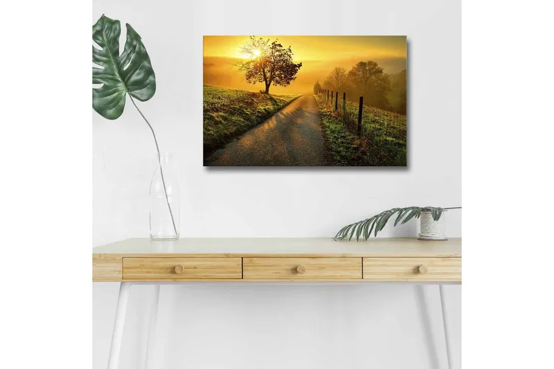 Canvas-taulu LED-valaistuksella - Auringonnousu mutkittelevan tien yllä, puita ja aita, Kulta / Vihreä / Ruskea