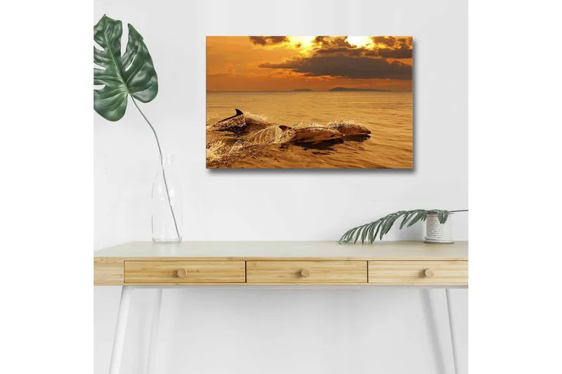 Canvas-taulu LED-valaistuksella - Delfiinit hyppivät auringonlaskun hehkuvassa valossa, Kulta / Oranssi / Ruskea