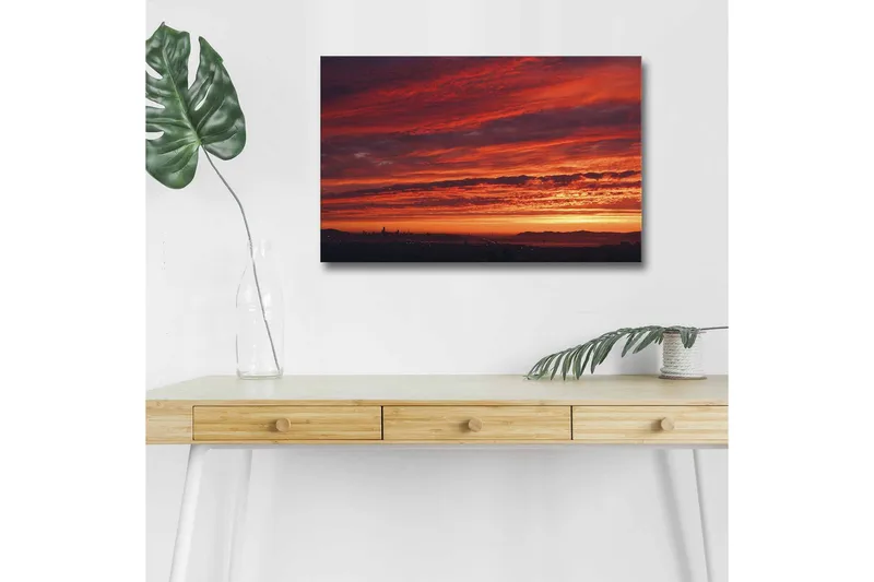 Canvas-taulu LED-valaistuksella - Dramaattinen auringonlasku intensiivisillä väreillä, Punainen / Oranssi / Violetti