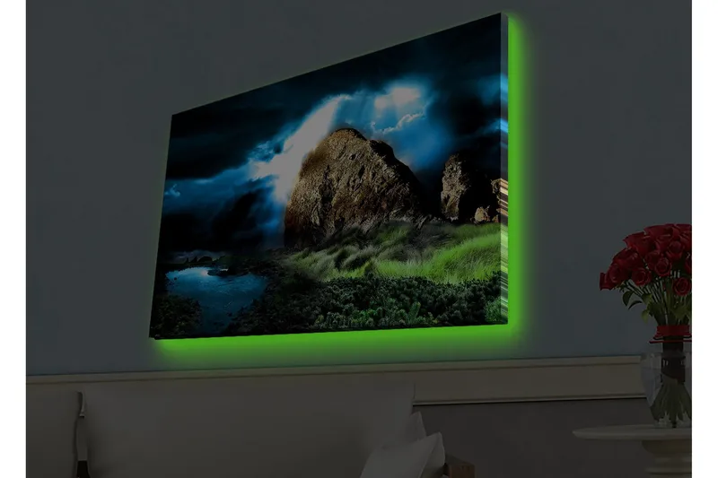 Canvas-taulu LED-valaistuksella - Dramaattinen maisema kallioilla ja myrskypilvillä, Tummansininen / Vihreä / Musta