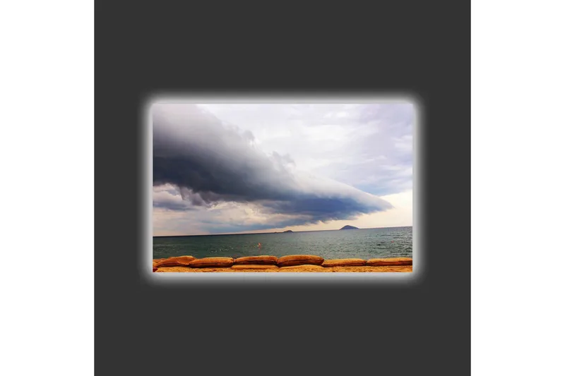 Canvas-taulu LED-valaistuksella - Dramaattinen merimaisema tummilla pilvillä ja tyynellä vedellä - Tummansininen / Harmaa / Beige - Sisustustuotteet - Taulu & taide - Canvas-taulu