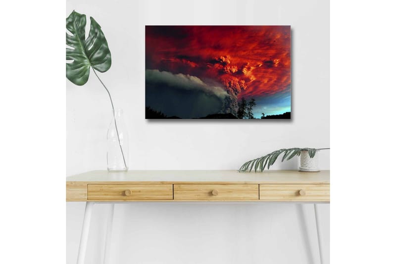 Canvas-taulu LED-valaistuksella - Dramaattinen tulivuorenpurkaus intensiivisillä väreillä taivaalla, Punainen / Musta / Sininen