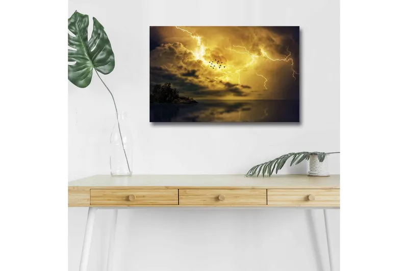 Canvas-taulu LED-valaistuksella - Dramaattinen ukkosmyrsky salamoilla ja tummilla pilvillä, Kulta / Tummansininen / Musta