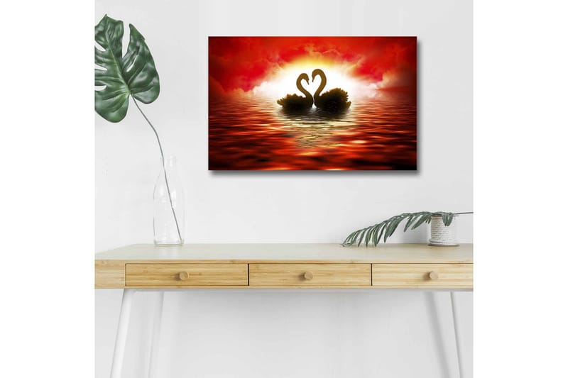 Canvas-taulu LED-valaistuksella - Kaksi joutsenta muodostaa sydämen dramaattista auringonlaskua vasten - Punainen / Musta / Oranssi - Sisustustuotteet - Taulu & taide - Canvas-taulu