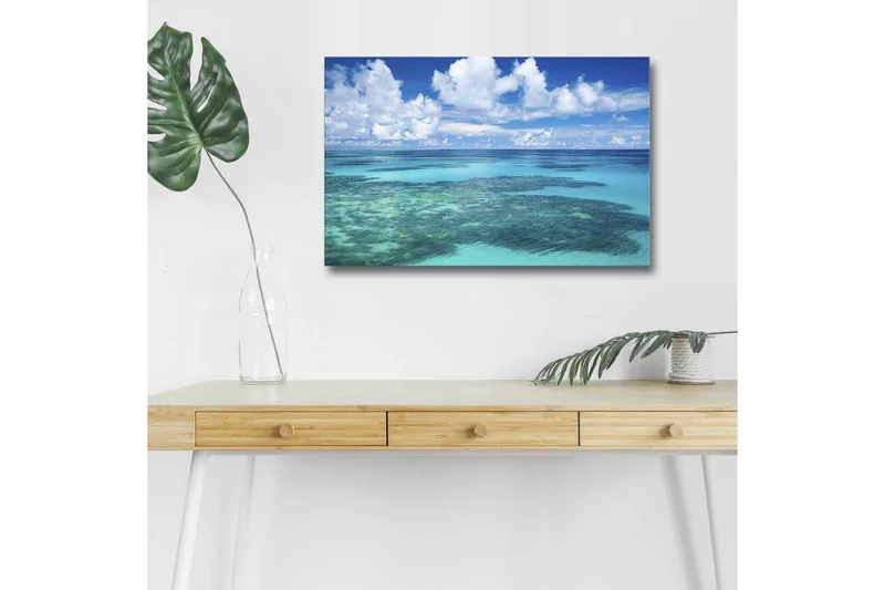 Canvas-taulu LED-valaistuksella - Kirkkaan sininen merinäkymä koralliriutalla ja valkoisilla pilvillä, Sininen / Turkoosi / Valkoinen
