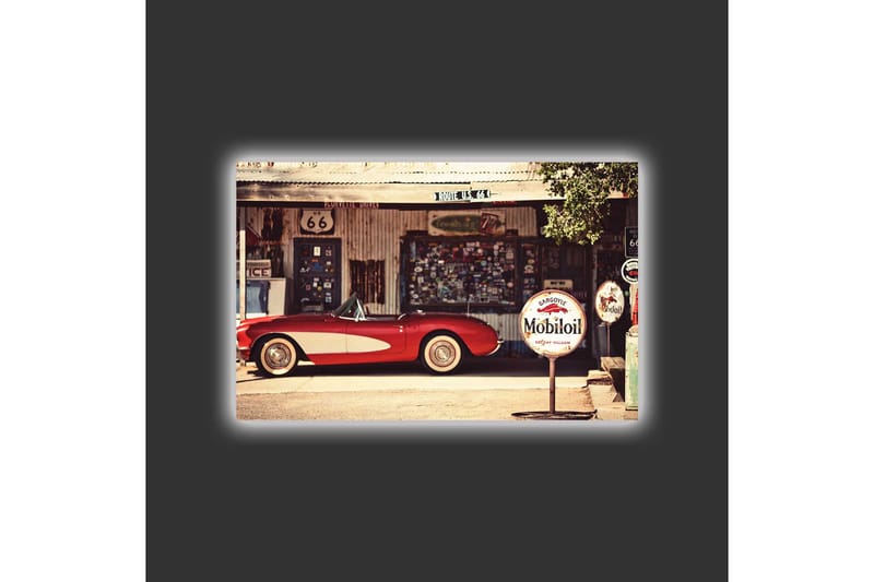Canvas-taulu LED-valaistuksella - Klassinen punainen urheiluauto vintage-huoltoaseman edessä - Punainen / Harmaa / Valkoinen - Sisustustuotteet - Taulu & taide - Canvas-taulu