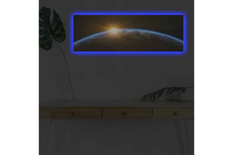 Canvas-taulu LED-valaistuksella - Maa avaruudesta nähtynä, auringonnousu horisontissa, Sininen / Oranssi / Musta