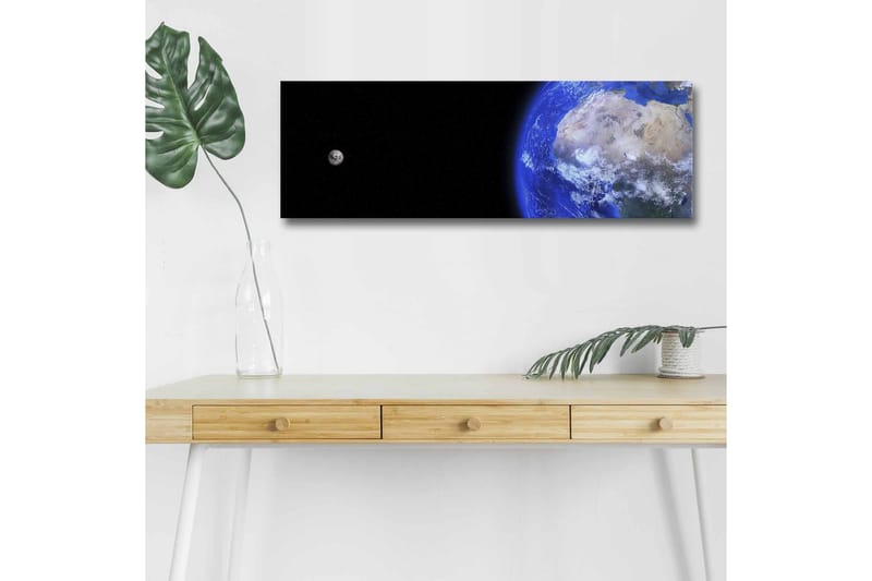 Canvas-taulu LED-valaistuksella - Maa avaruudesta nähtynä, kuu taustalla - Sininen / Harmaa / Musta - Sisustustuotteet - Taulu & taide - Canvas-taulu