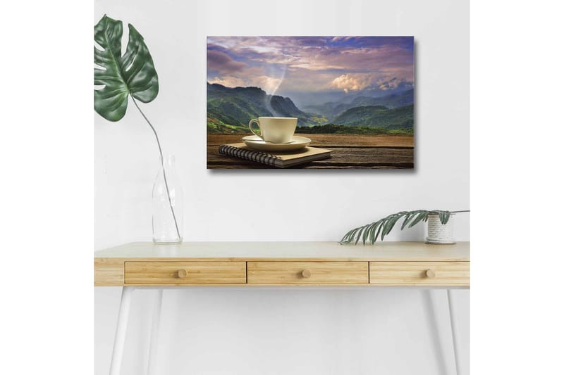 Canvas-taulu LED-valaistuksella - Muki höyryävän juoman kanssa luonnonkauniissa vuoristomaisemassa, Vihreä / Beige / Sininen