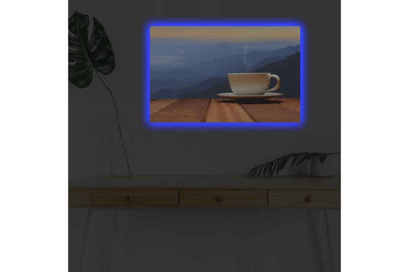 Canvas-taulu LED-valaistuksella - Muki höyryävän juoman kanssa puupinnalla vuoristoista taustaa vasten - Sininen / Beige / Ruskea - Sisustustuotteet - Taulu & taide - Canvas-taulu