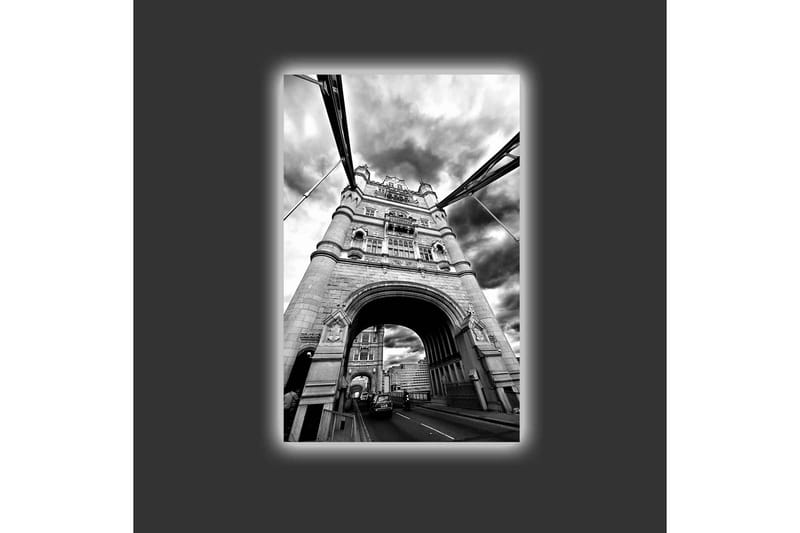 Canvas-taulu LED-valaistuksella - mustavalkoinen kuva Tower Bridgestä Lontoossa dramaattisten pilvien keskellä - Musta / Valkoinen / Harmaa - Sisustustuotteet - Taulu & taide - Canvas-taulu
