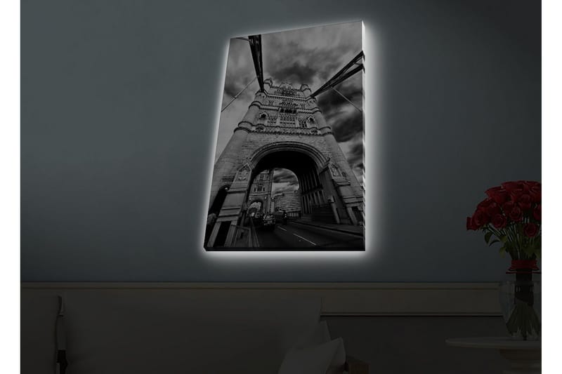 Canvas-taulu LED-valaistuksella - mustavalkoinen kuva Tower Bridgestä Lontoossa dramaattisten pilvien keskellä - Musta / Valkoinen / Harmaa - Sisustustuotteet - Taulu & taide - Canvas-taulu