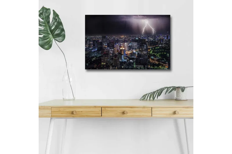 Canvas-taulu LED-valaistuksella - Myrskyisä kaupunkinäkymä ja yön salamat valaisevat sen, Tummansininen / Vihreä / Valkoinen