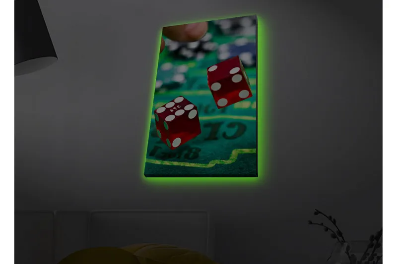 Canvas-taulu LED-valaistuksella - Nopanheitto vihreällä pelikentällä, Punainen / Vihreä / Musta