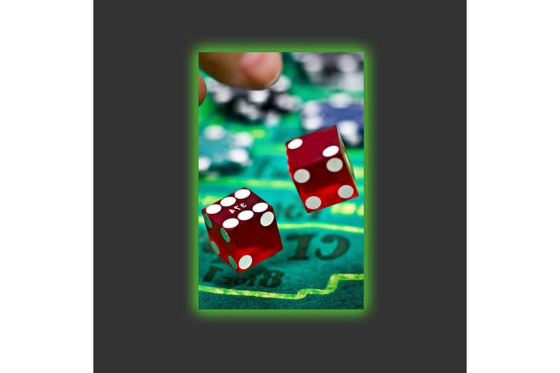 Canvas-taulu LED-valaistuksella - Nopanheitto vihreällä pelikentällä - Punainen / Vihreä / Musta - Sisustustuotteet - Taulu & taide - Canvas-taulu