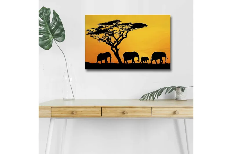 Canvas-taulu LED-valaistuksella - Norsujen siluetteja auringonlaskun aikaan, taustalla puu, Musta / Oranssi / Keltainen