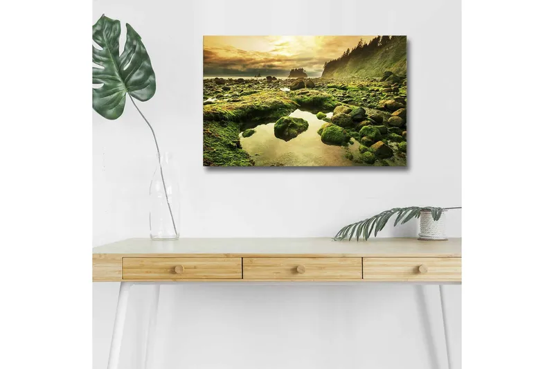Canvas-taulu LED-valaistuksella - Rehevä rannikkomaisema kallioineen ja peilimäisine vesilammikoineen, Vihreä / Ruskea / Keltainen