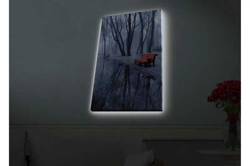 Canvas-taulu LED-valaistuksella - Sumua puiston yllä, penkkejä ja heijastuksia lätäköissä - Tummansininen / Harmaa / Oranssi - Sisustustuotteet - Taulu & taide - Canvas-taulu