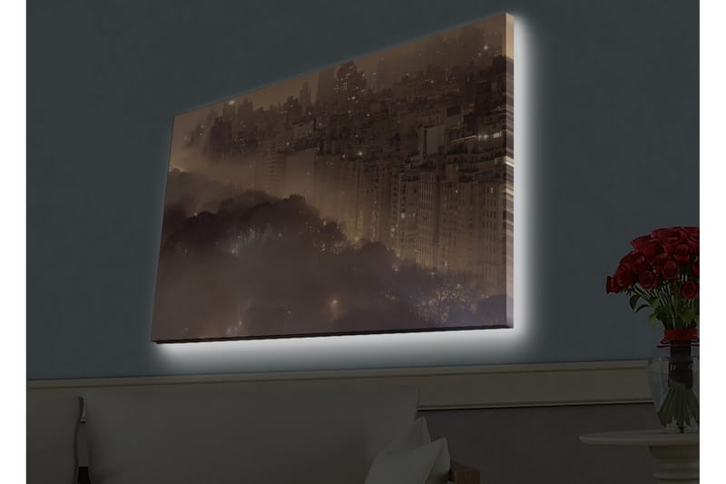Canvas-taulu LED-valaistuksella - Tunnelmallinen kaupunkikuva sumussa pilvenpiirtäjien ja puiden latvojen kanssa, Tummanruskea / Harmaa / Kulta