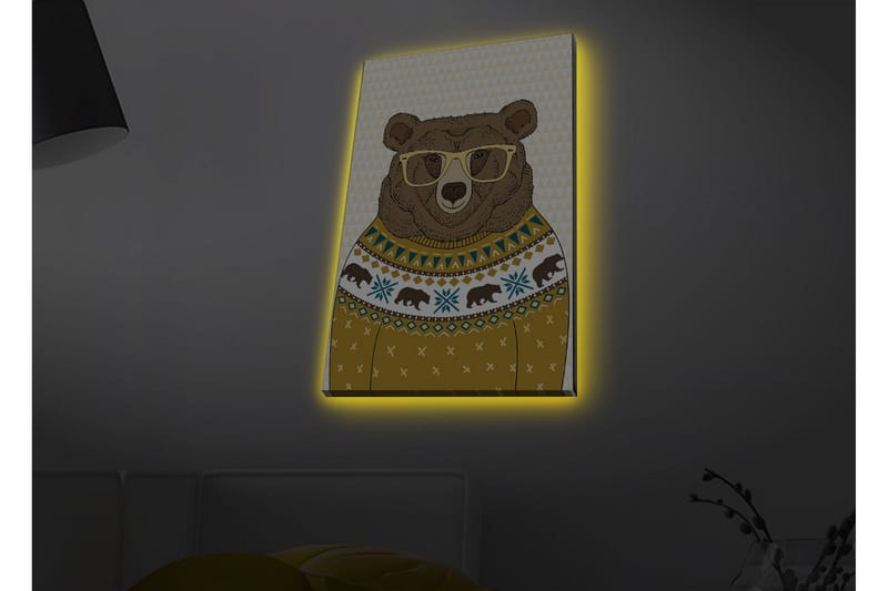 Canvas-taulu LED-valaistuksella - Tyylikäs karhu lasien kanssa kuviollisessa neuleessa - Ruskea / Keltainen / Sininen - Sisustustuotteet - Taulu & taide - Canvas-taulu
