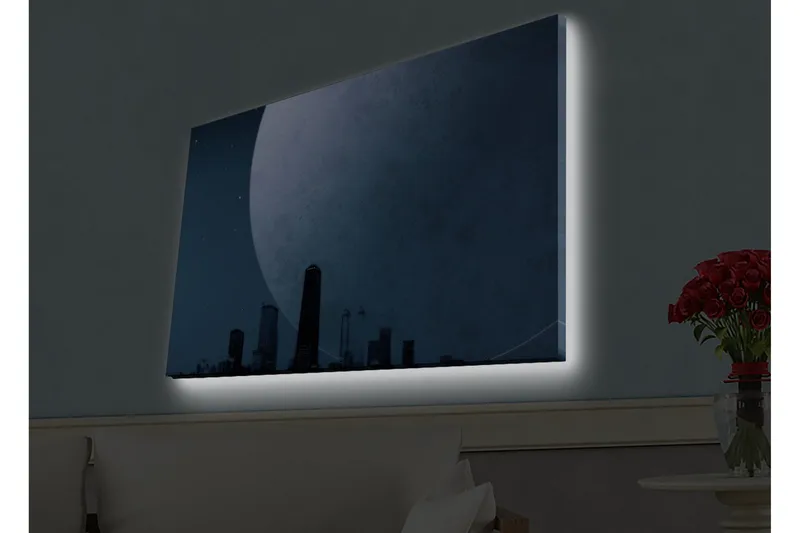 Canvas-taulu LED-valaistuksella - Upea kuu kaupungin siluetin yllä hämärässä, Tummansininen / Harmaa / Musta