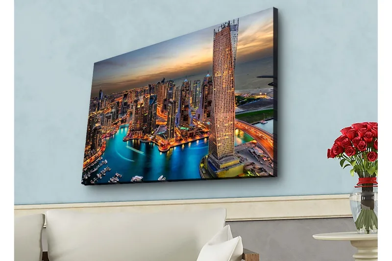 Canvas-taulu LED-valaistuksella - Upea näkymä moderniin kaupunkiin kimaltelevine pilvenpiirtäjineen ja mutkittelevine jokineen, Sininen / Oranssi / Harmaa