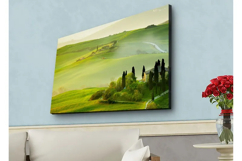 Canvas-taulu LED-valaistuksella - Vehreä maisema kumpuilevilla vihreillä kukkuloilla ja sypressipuilla - Vihreä / Vaaleanvihreä / Ruskea - Sisustustuotteet - Taulu & taide - Canvas-taulu