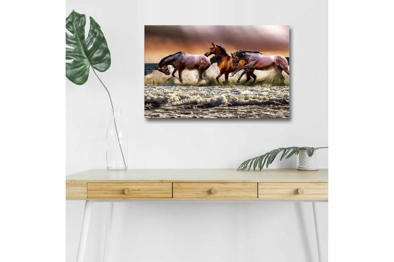 Canvas-taulu LED-valaistuksella - Ylenpalttiset hevoset laukkaamassa aaltojen läpi meren rannalla, Ruskea / Beige / Sininen
