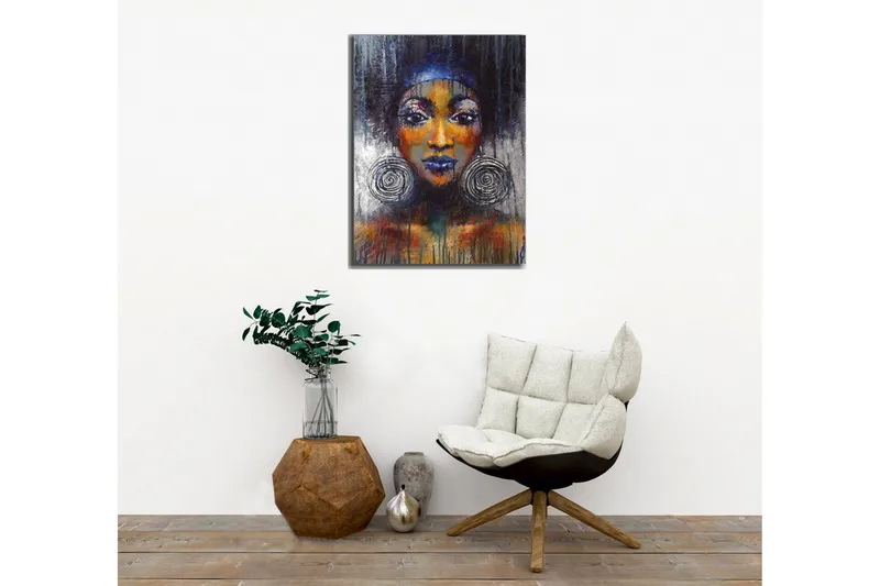 Canvas-taulu - Muotokuva naisesta, jolla on suuret korvakorut ja vahvat värit - Tummansininen / Oranssi / Musta - Sisustustuotteet - Taulu & taide - Canvas-taulu