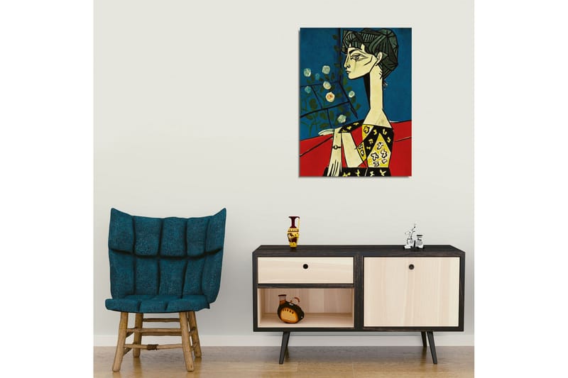 Canvas-taulu - Muotokuva naisesta, jolla on tyyliteltyjä piirteitä ja kukkia taustalla - Sininen / Punainen / Musta - Sisustustuotteet - Taulu & taide - Canvas-taulu
