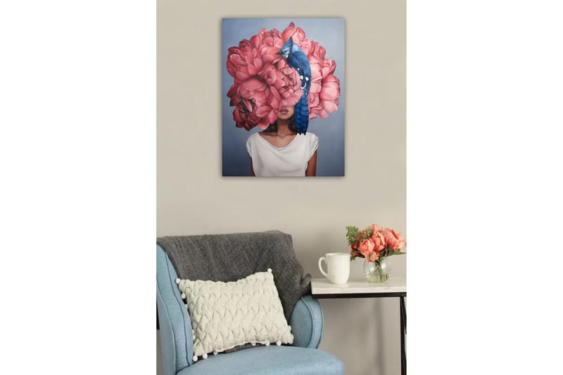 Canvas-taulu - Muotokuva naisesta, jonka pään päällä on suuri vaaleanpunaisten kukkien kimppu ja sininen lintu istuu kukkien päällä - Vaaleanpunainen / Sininen / Beige - Sisustustuotteet - Taulu & taide - Canvas-taulu