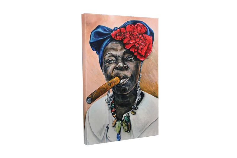 Canvas-taulu - Muotokuva naisesta sikarin ja värikkään päähineen kanssa, Tummansininen / Punainen / Ihonväri
