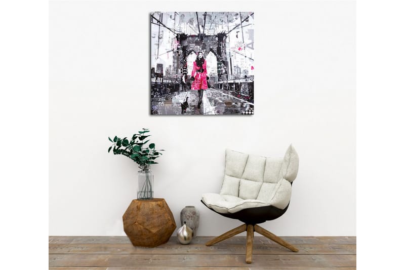 Canvas-taulu - Nainen vaaleanpunaisessa takissa kävelee kissan kanssa sillalla - Vaaleanpunainen / Musta / Harmaa - Sisustustuotteet - Taulu & taide - Canvas-taulu