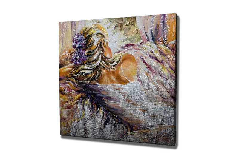 Canvas-taulu - Naishahmo, jonka hiuksissa on kukkia, lepää pehmeässä ympäristössä, Violetti / Beige / Valkoinen