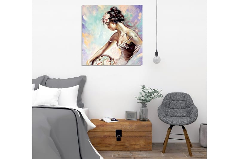 Canvas-taulu - Nuori nainen kukkia hiuksissaan nojaa korin ylle - Vaaleansininen / Beige / Vaaleanpunainen - Sisustustuotteet - Taulu & taide - Canvas-taulu