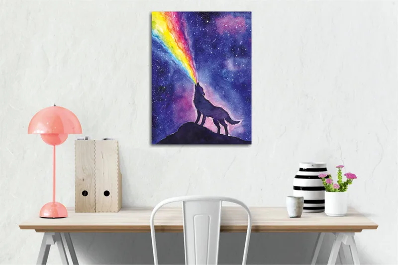 Canvas-taulu - Susi ulvoo värikästä sateenkaarta vasten yötaivaalla - Tummansininen / Violetti / Sateenkaaren värit - Sisustustuotteet - Taulu & taide - Canvas-taulu
