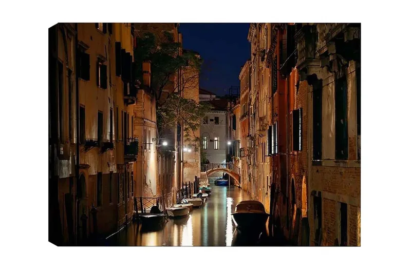 Canvas-taulu - Tumma kanava veneineen romanttisessa venetsialaisessa ympäristössä, Tummansininen / Beige / Musta