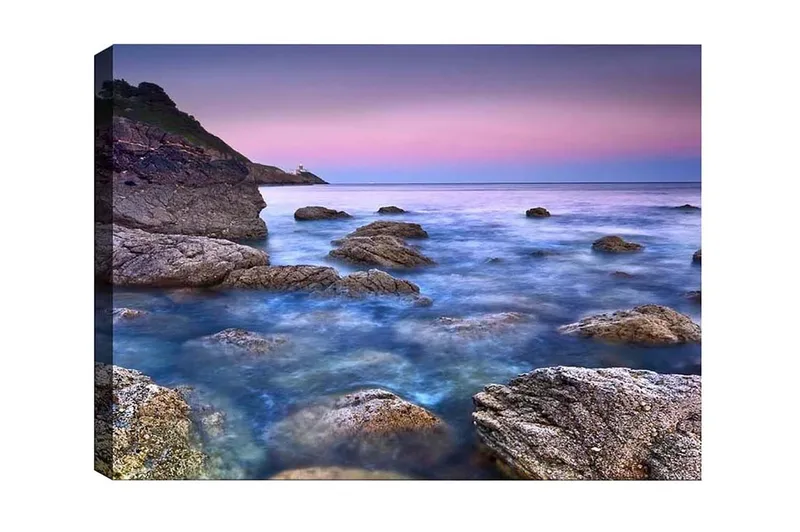 Canvas-taulu - Tunnelmallinen rannikkomaisema kallioilla ja merellä, Sininen / Harmaa / Violetti