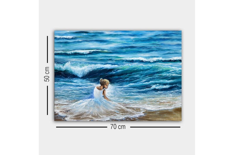 Canvas-taulu - Tyttö valkoisessa mekossa leikkimässä meren rannalla - Sininen / Valkoinen / Beige - Sisustustuotteet - Taulu & taide - Canvas-taulu