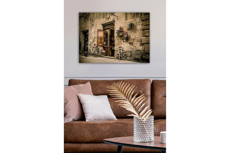 Canvas-taulu - Viehättävä katukuva polkupyörällä ja avoimella ovella kauppaan - Beige / Ruskea / Vihreä - Sisustustuotteet - Taulu & taide - Canvas-taulu