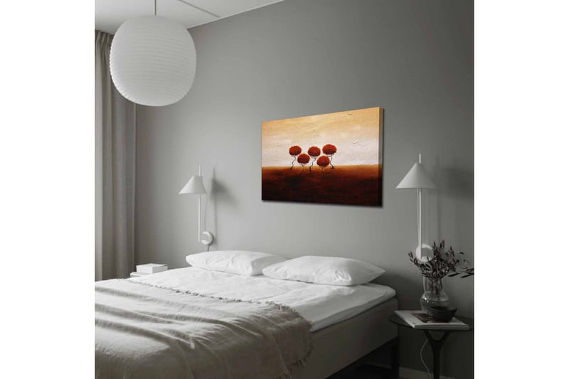 Canvas-taulu - Viisi tyyliteltyä puuta pyöreillä, punaisilla kruunuilla pehmeästi aaltoilevalla taustalla - Punainen / Ruskea / Beige - Sisustustuotteet - Taulu & taide - Canvas-taulu