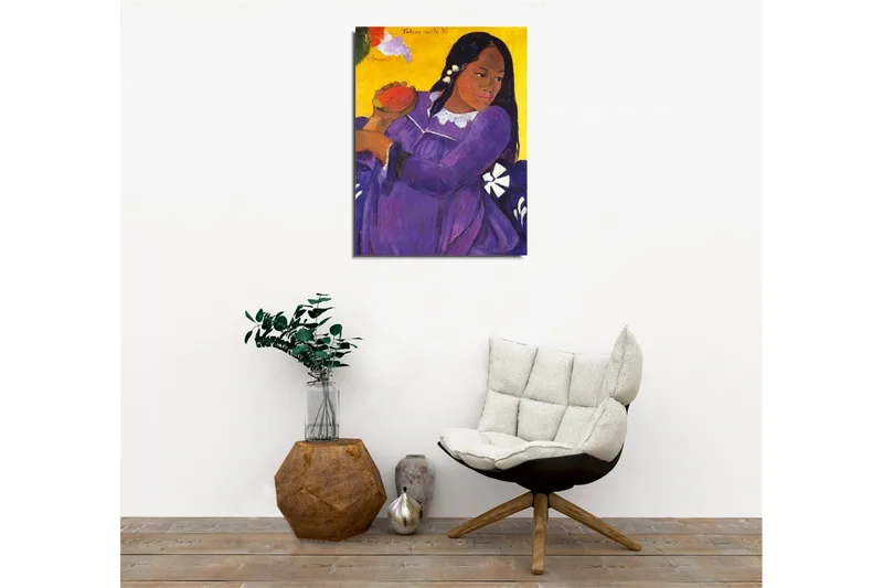 Canvas-taulu - Violettiin mekkoon pukeutunut nainen pitelee hedelmää - Violetti / Keltainen / Valkoinen - Sisustustuotteet - Taulu & taide - Canvas-taulu