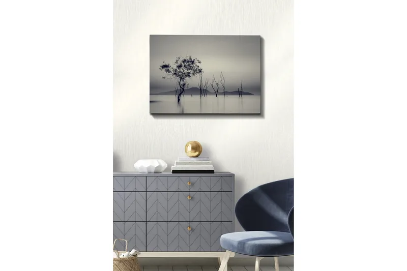 Canvas-taulu - Yksinäinen puu sumuisessa vesimaisemassa - Musta / Harmaa / Valkoinen - Sisustustuotteet - Taulu & taide - Canvas-taulu
