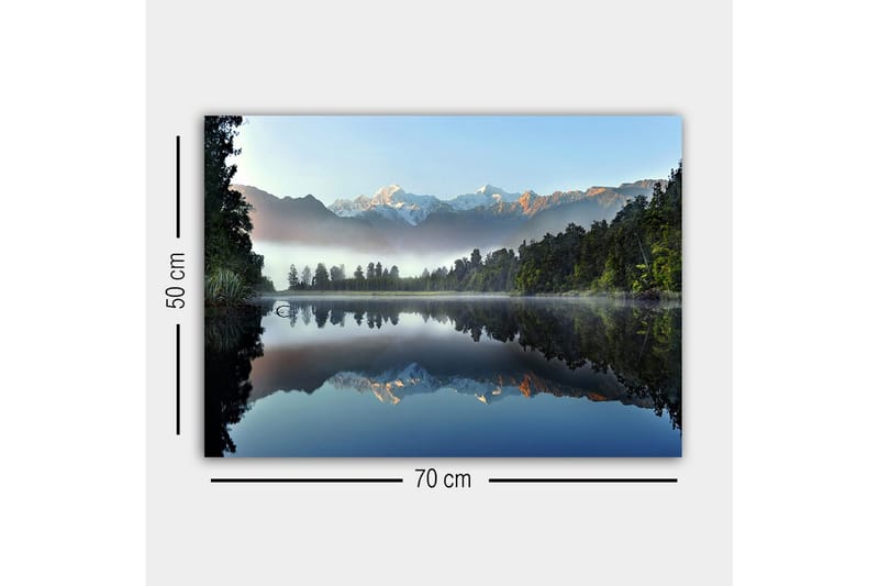 Canvas-taulu - Peilimäisiä vuoria ja metsää hiljaisen järven rannalla - Tummanvihreä / Sininen / Valkoinen - Sisustustuotteet - Taulu & taide - Canvas-taulu