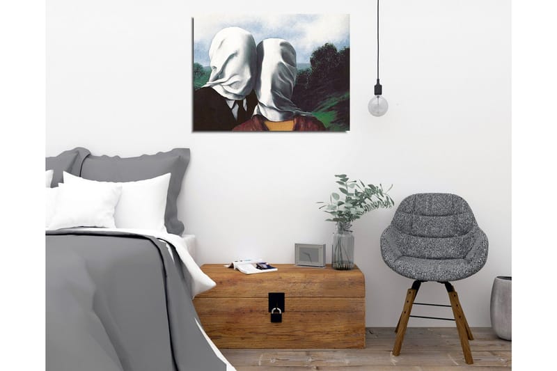Canvas-taulu - Pariskunta seisoo rehevässä maisemassa valkoisilla liinoilla peittäen kasvonsa - Valkoinen / Musta / Vihreä - Sisustustuotteet - Taulu & taide - Canvas-taulu