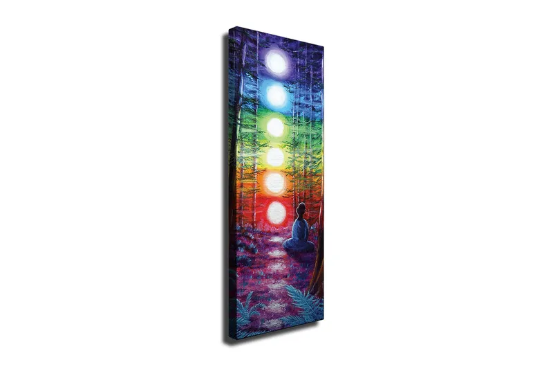 Canvastaulu 30x80 cm - Meditoiva hahmo värikkäiden chakrojen ympäröimänä metsäympäristössä - Violetti / Vihreä / Oranssi - Sisustustuotteet - Taulu & taide - Canvas-taulu
