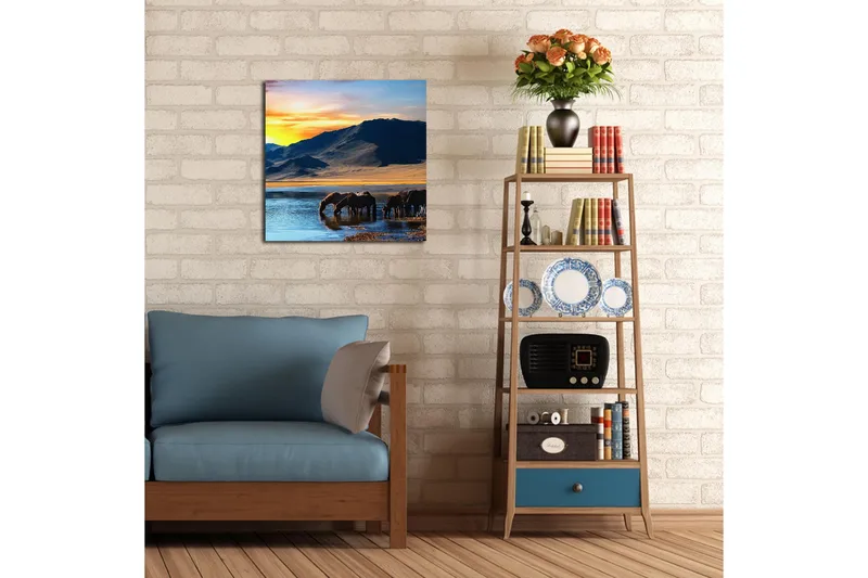 Canvastaulu 45x45 cm - Hevoset juovat peilimäisellä järvellä kauniissa vuoristomaisemassa - Sininen / Oranssi / Ruskea - Sisustustuotteet - Taulu & taide - Canvas-taulu