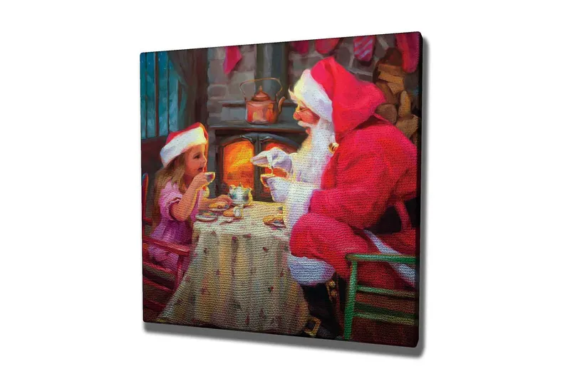 Canvastaulu 45x45 cm - Joulutunnelmaa joulupukin ja lasten kanssa jakamassa kupillisen kuumaa kaakaota, Punainen / Beige / Vihreä