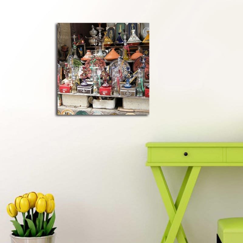 Canvastaulu 45x45 cm - Värikkäitä käsitöitä ja koriste-esineitä markkinakojulla - Punainen / Vihreä / Oranssi - Sisustustuotteet - Taulu & taide - Canvas-taulu